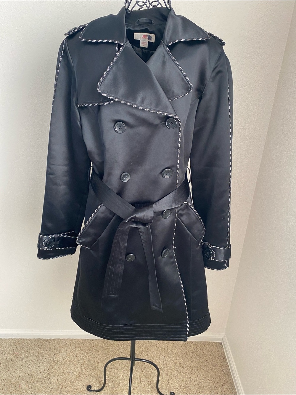 Jennifer Lopez Black Double-Breasted Trench Coat with Contrast Stitching